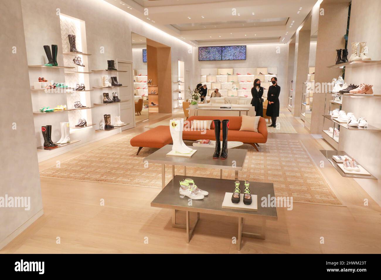 Paris, France, People Shopping Shoes, Louis Vuitton Shop, La Samaritaine  French Department Store, inside, interior design store display Stock Photo  - Alamy