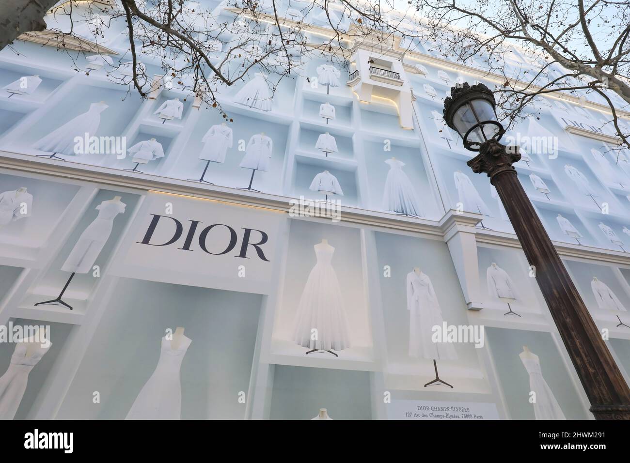 DIOR BOUTIQUE ON THE CHAMPS ELYSEES, PARIS Stock Photo - Alamy
