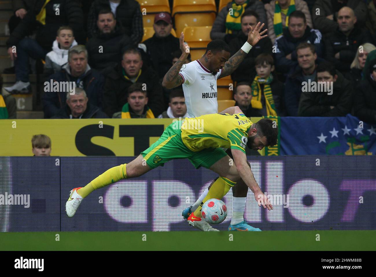 Norwich, UK. 06th Mar, 2022. Grant Hanley of Norwich City is challenged by Ivan Toney of Brentford during the Premier League match between Norwich City and Brentford at Carrow Road, Norwich, England on 5 March 2022. Photo by Ken Sparks. Editorial use only, license required for commercial use. No use in betting, games or a single club/league/player publications. Credit: UK Sports Pics Ltd/Alamy Live News Stock Photo
