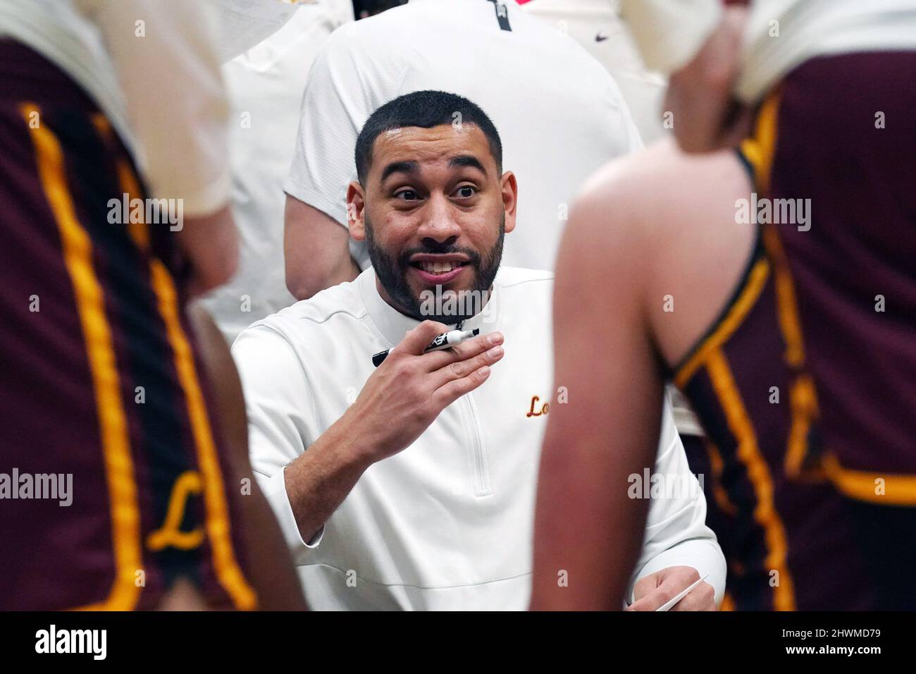 St. Louis, United States. 06th Mar, 2022. Loyola Ramblers head basketball coach Drew Valentine talks to his players during a time out in the first half against the Drake Bulldogs in the St. Louis, United States. 06th Mar, 2022. Loyola Ramblers head basketball coach Drew Valentine talks to his players during a time out in the first half against the Drake Bulldogs in the