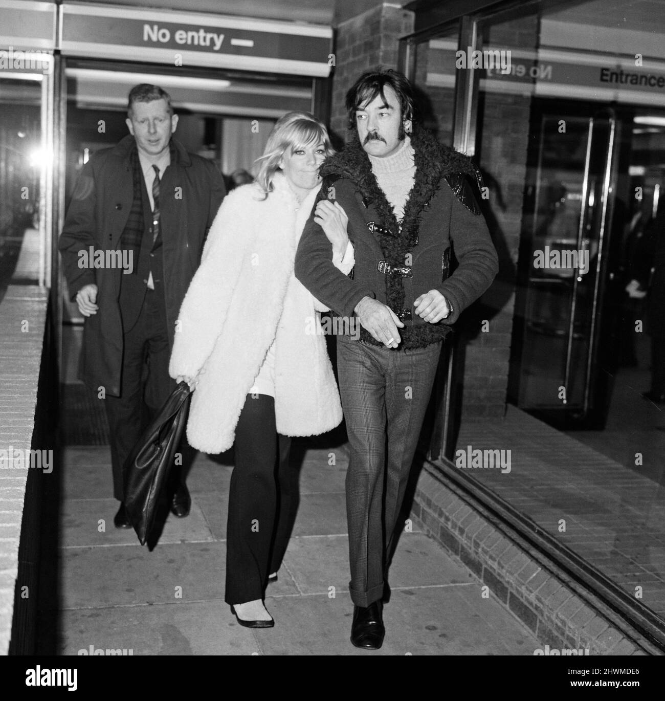 Actress Kim Novak pictured on arrival at London Airport. She was met by her ex-husband, actor Richard Johnson. She is staying the night with him before going on a two week skiing holiday in Austria with him. 2nd January 1971. Stock Photo