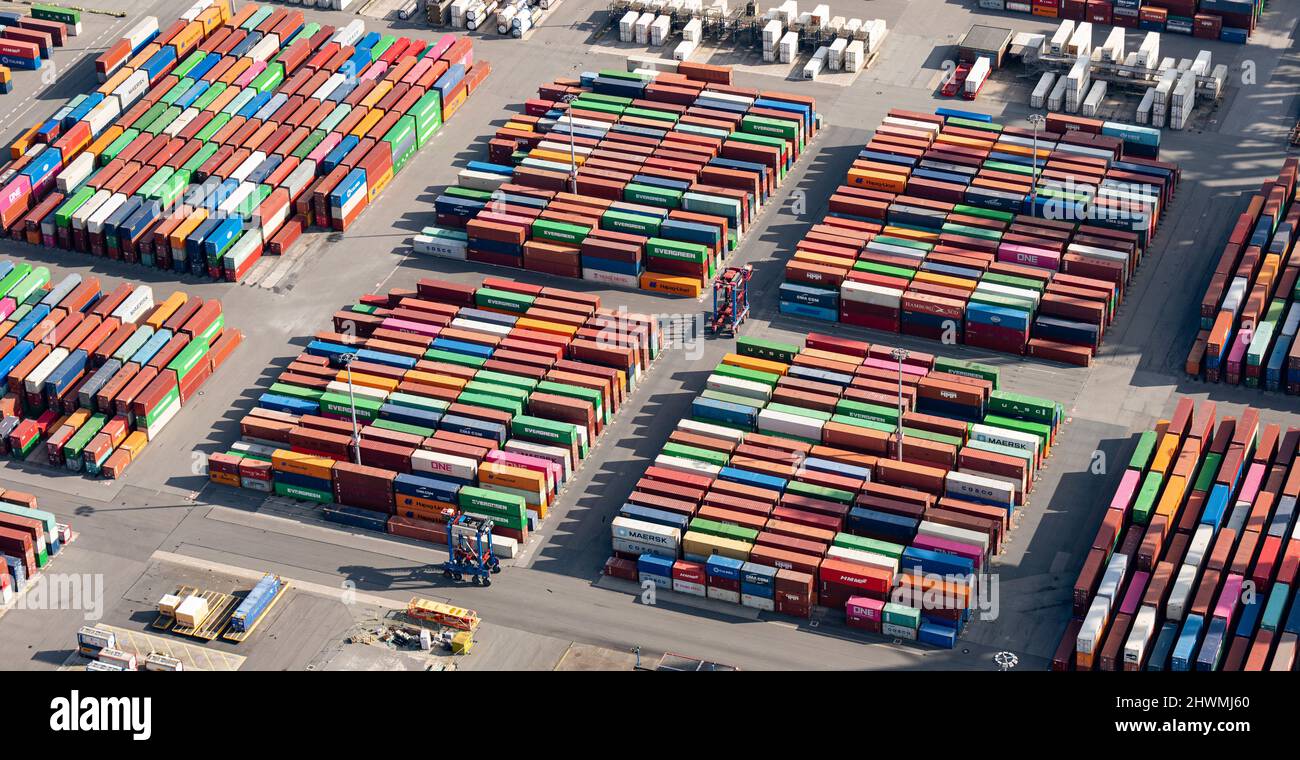 Hamburg, Germany. 05th Mar, 2022. The aerial view shows numerous ...
