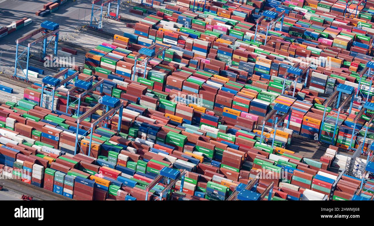 Hamburg, Germany. 05th Mar, 2022. The aerial view shows numerous ...
