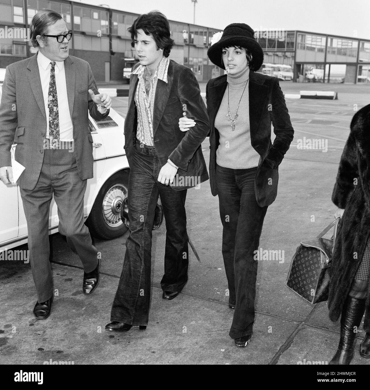 Liza Minnelli and Desi Arnaz Jnr stepped arm-in-arm from a jumbo jet at Heathrow Airport today to announce that they hope to marry in the near future. The couple are on a five day visit. Desi is here to complete his part in a film and Liza plans to go bargain hunting.  20th March 1973. Stock Photo