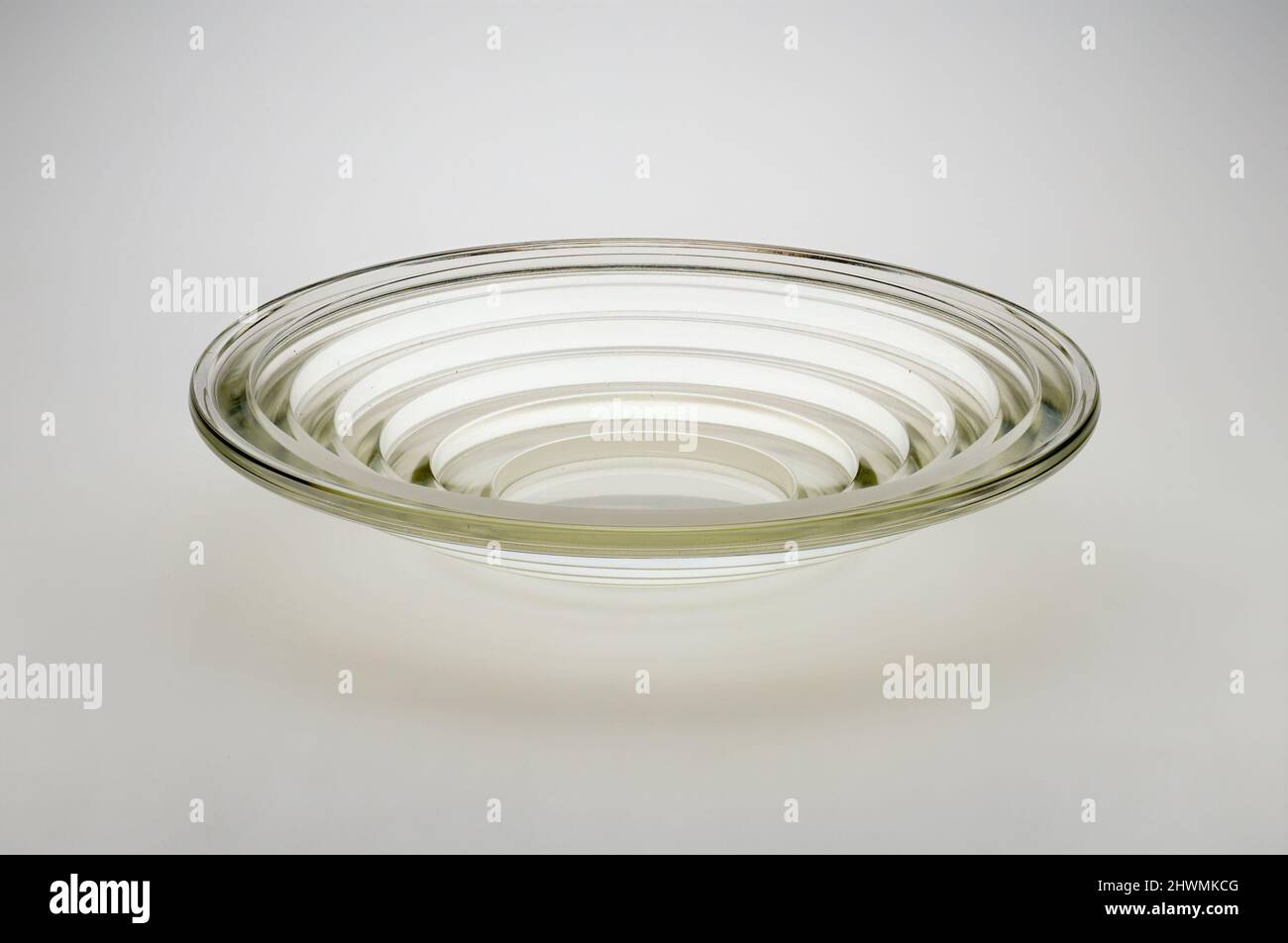 “Lens” Bowl. Designer: Walter Dorwin Teague, American, 1883–1960Designer form: Charles F Houghton, American, 1846–1897Manufacturer: Steuben Division, Corning Glass Works, American, 1918–1933 Stock Photo