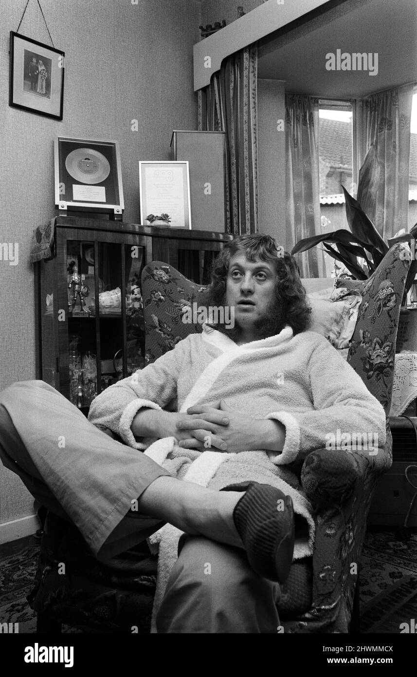 Fighting fit and ready to go - that was pop star Noddy Holder, leader singer of Slade, relaxing at his parents house in Walsall after being discharged from East Birmingham Hospital. Noddy collapsed with severe back pains at Birmingham Airport as the group was about to catch a plane to Belgium for the start of a month-long European tour. 27th October 1973. Stock Photo