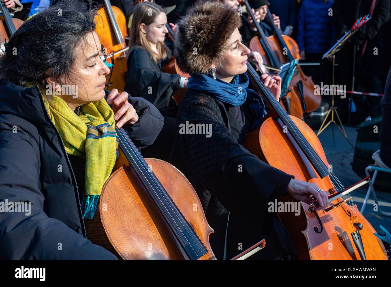 London, England, UK 6 March 2022 Musicians come together in Trafalgar Square to play a concert for peace, in solidarity with the Ukrainian people Credit: Denise Laura Baker/Alamy Live News Stock Photo