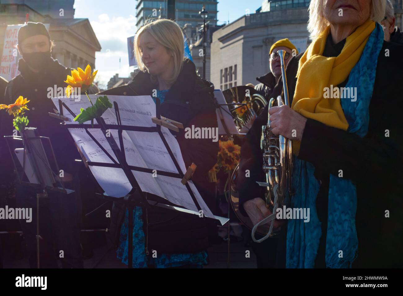 London, England, UK 6 March 2022 Musicians come together in Trafalgar Square to play a concert for peace, in solidarity with the Ukrainian people Credit: Denise Laura Baker/Alamy Live News Stock Photo