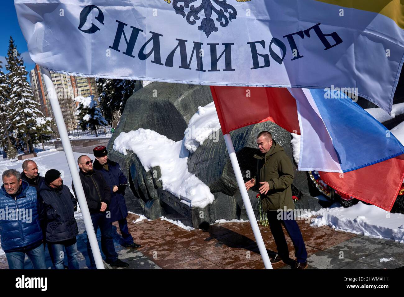 Voronezh, Russia. 06th Mar, 2022. Nationalists with monarchist and patriotic flags hold a rally at the Soviet Monument of Glory on the streets of Voronezh on a weekend of pro and anti-war actions. Over the weekend, pro and anti-war actions were held in Voronezh, located several hundred kilometers from the border with Ukraine. (Photo by Mihail Siergiejevicz/SOPA Imag/Sipa USA) Credit: Sipa USA/Alamy Live News Stock Photo