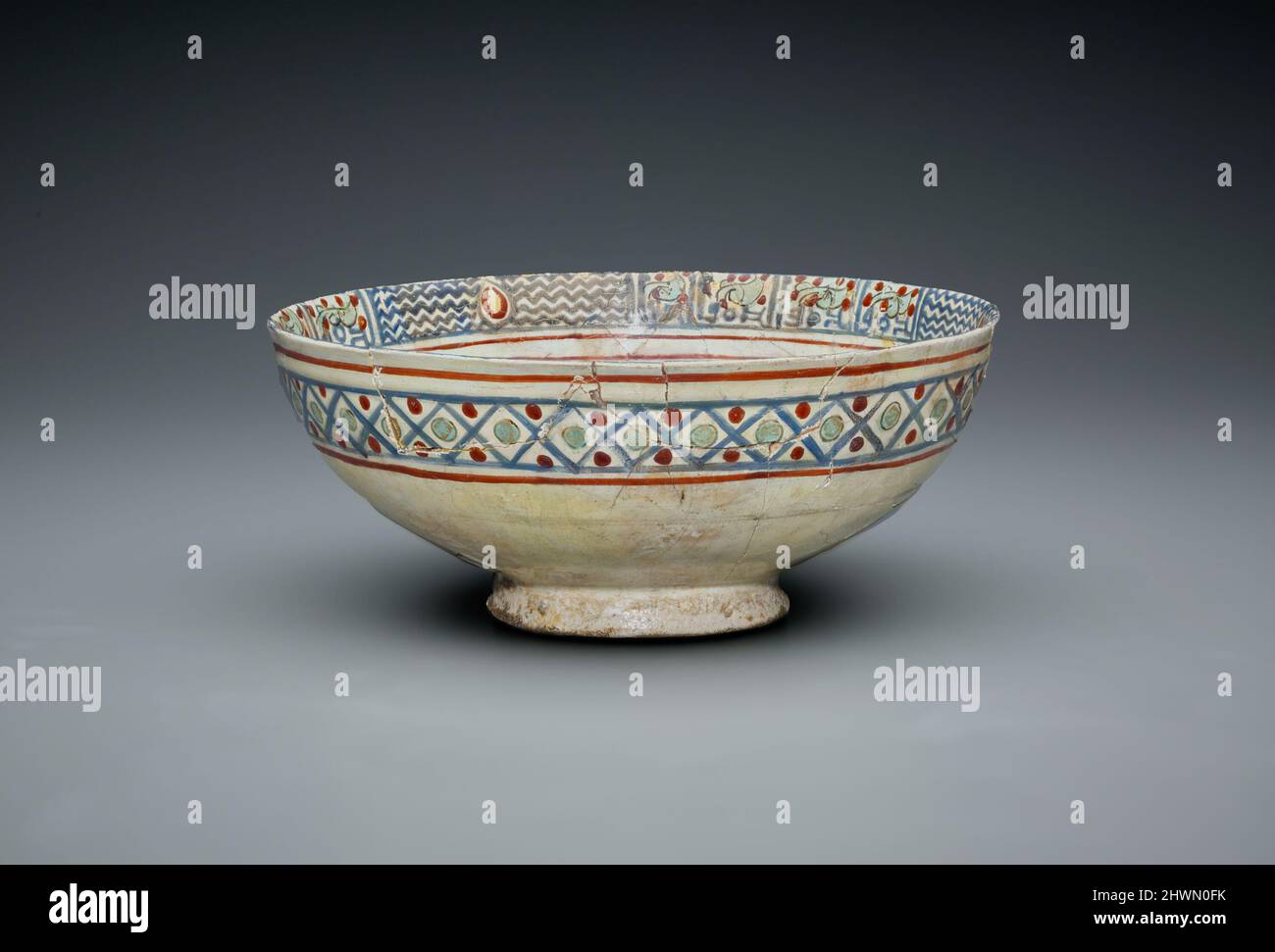 Two figures seated side hi-res stock photography and images - Alamy