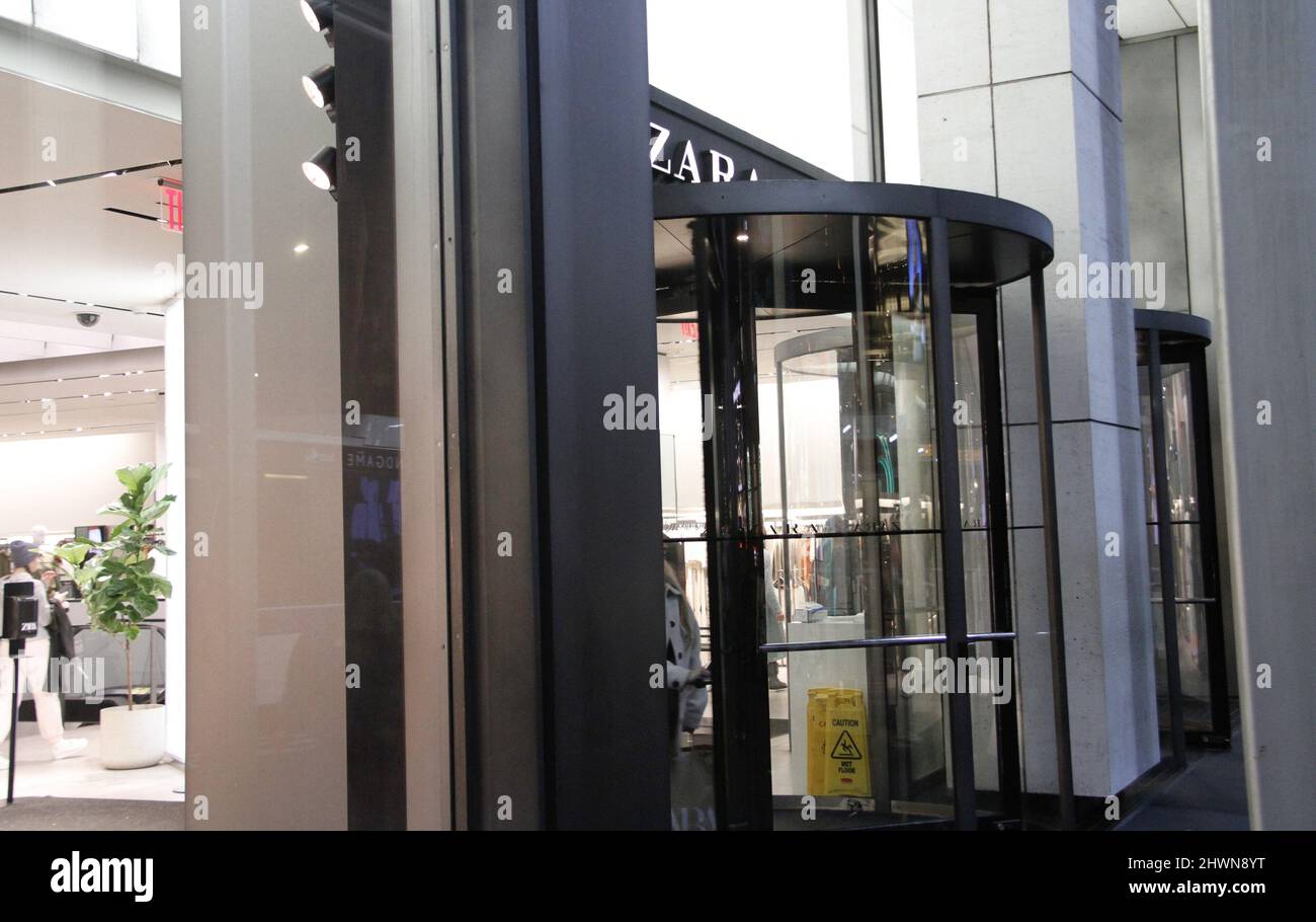 New York, USA. 6th Mar, 2022. (NEW) Zara is closing all its 502 stores in  Russia over Ukraine Invasion. March 6, 2022, New York, USA: The Spanish  fashion retailer Inditex SA, the