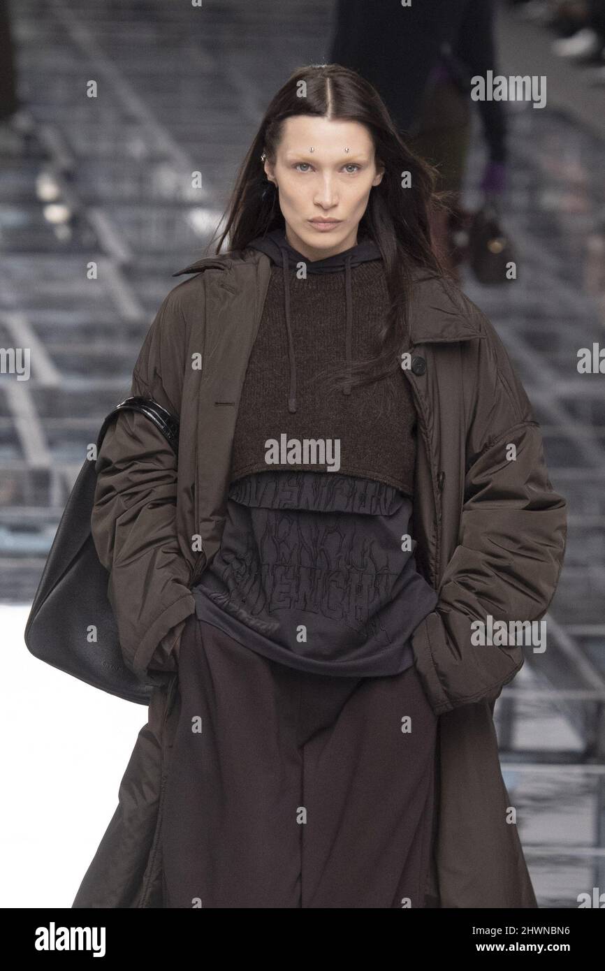 Bella Hadid wears a creation as part of the Versace Fall/Winter 2022-2023  fashion collection, unveiled during the Fashion Week in Milan, Italy,  Friday, Feb. 25, 2022. (AP Photo/Antonio Calanni Stock Photo - Alamy