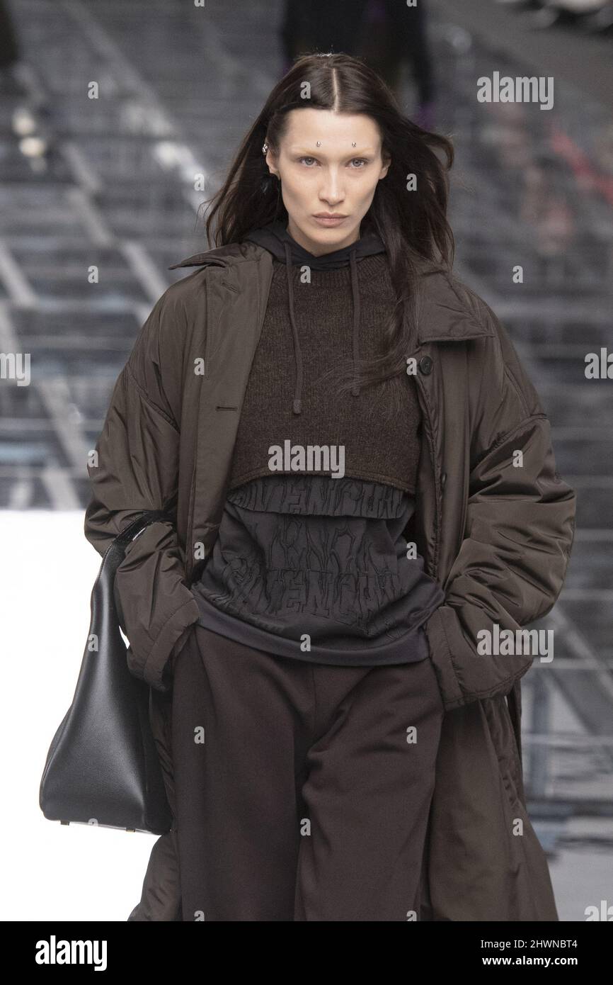 Bella Hadid walks the runway during the Givenchy Womenswear Fall/Winter  2022-2023 show as part of Paris Fashion Week in Paris, France on March 06,  2022. Photo by Aurore Marechal/ABACAPRESS.COM Stock Photo 