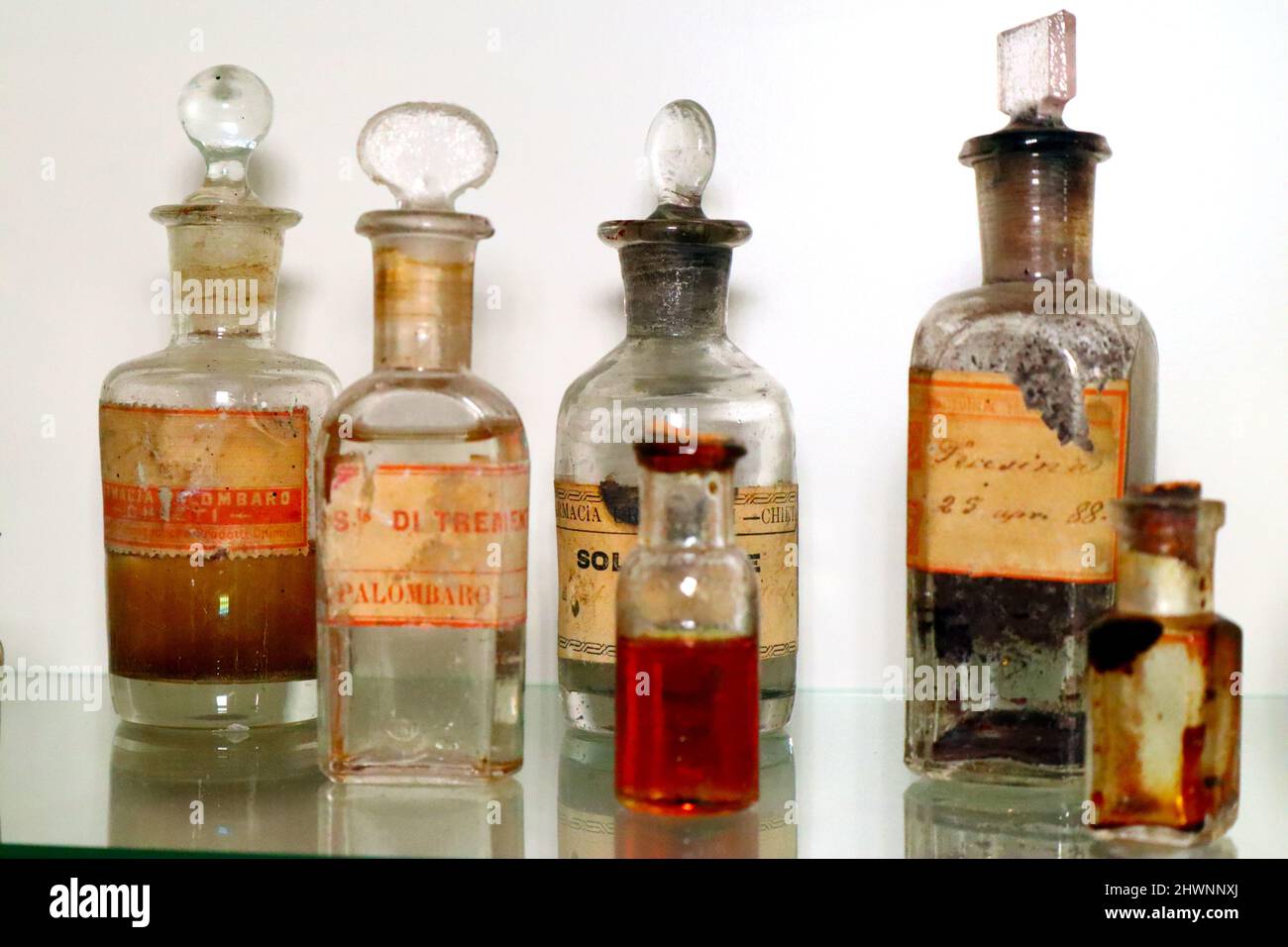1800s Vintage old Medicines display Stock Photo Alamy