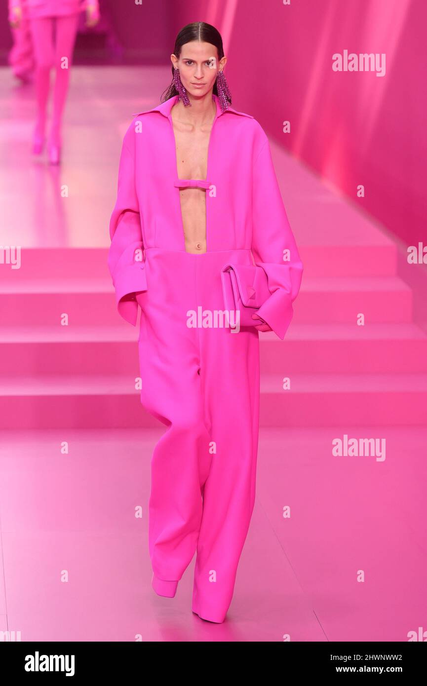 A model walks the runway during the Valentino Womenswear Fall/Winter 2022/2023 show as part of Paris Week on March 06, 2022 Paris, France. Photo by Laurent Zabulon/ABACAPRESS.COM Stock Photo -
