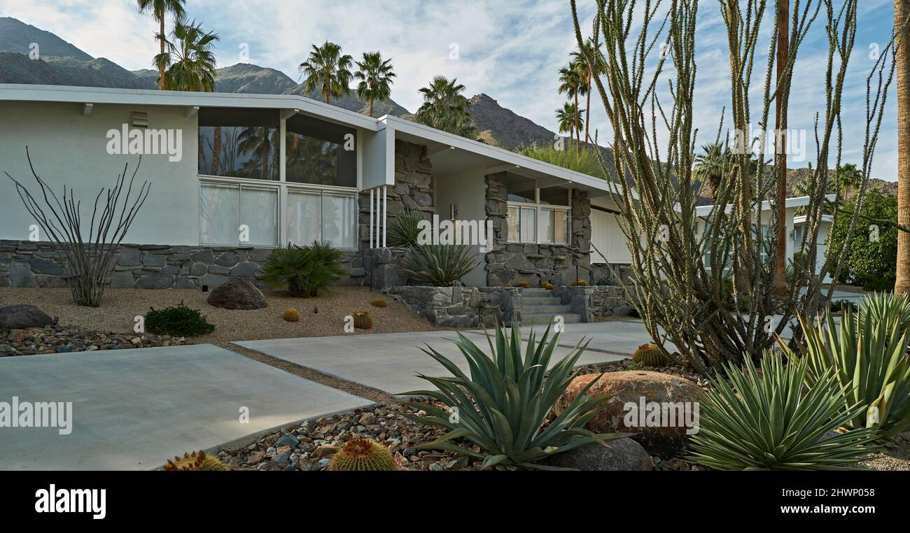 Desert modernism hi-res stock photography and images - Alamy