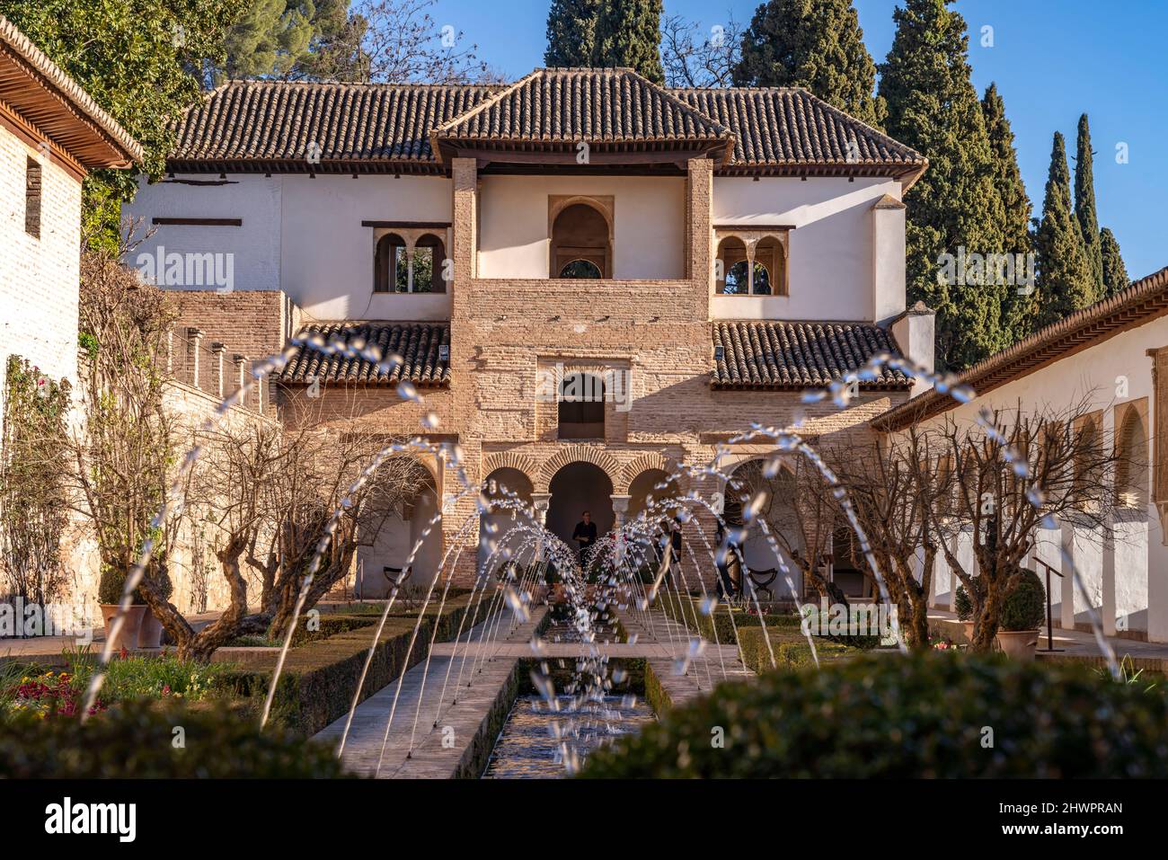 Brunnen im Acequia-Hof des Generalife, Welterbe Alhambra in Granada, Andalusien, Spanien  |  fountain at the Patio de la Acequia in the Generalife, wo Stock Photo