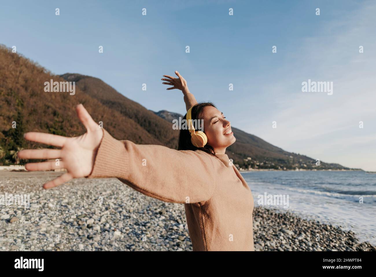 Dancing on rocky beach people hi-res stock photography and images - Alamy