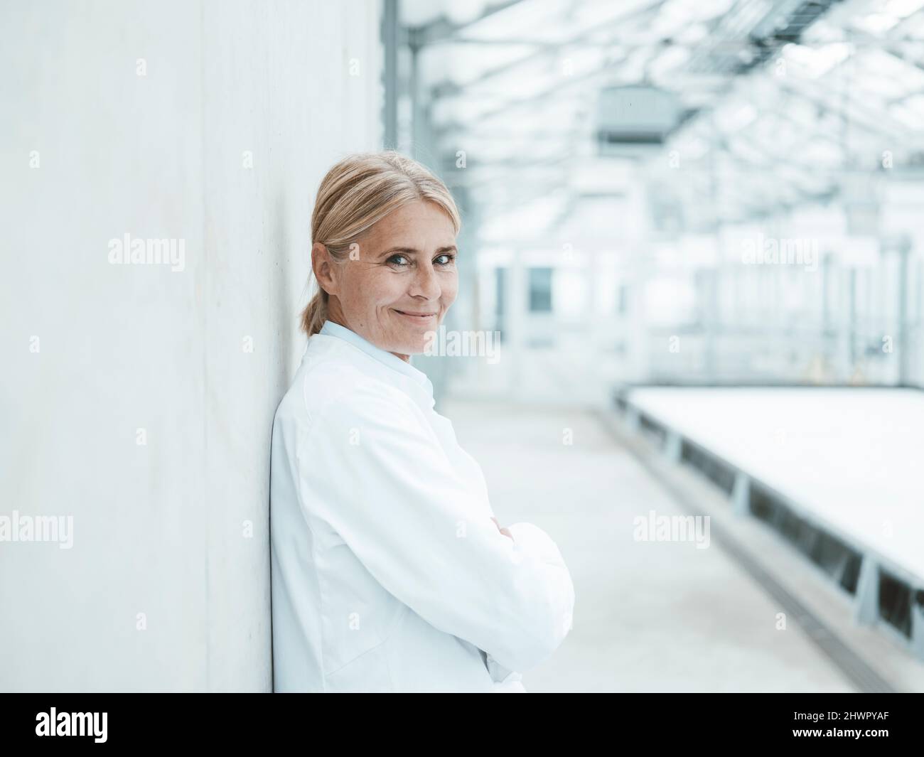 Scientist work side view hi-res stock photography and images - Alamy