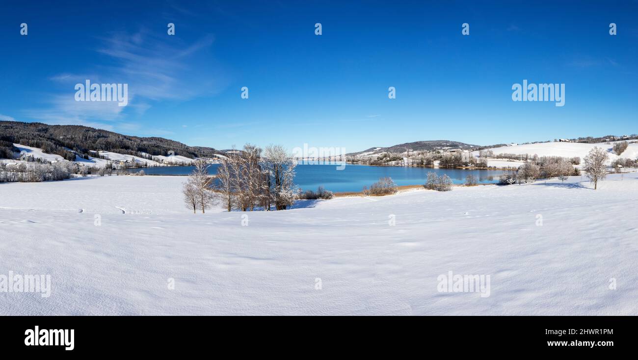 Austria, Upper Austria, Zell am Moos, Snow-covered shore of Irrsee lake Stock Photo