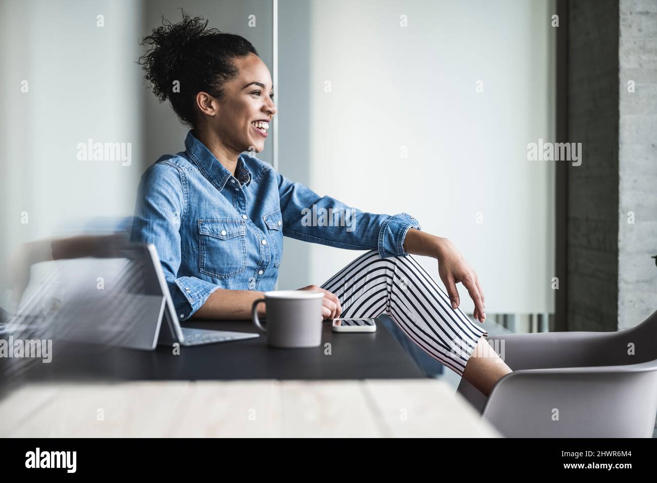 Work laughing hi-res stock photography and images - Alamy