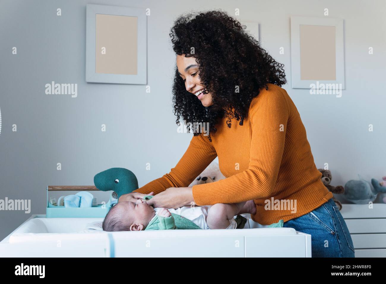 Changing clothes hires stock photography and images Alamy