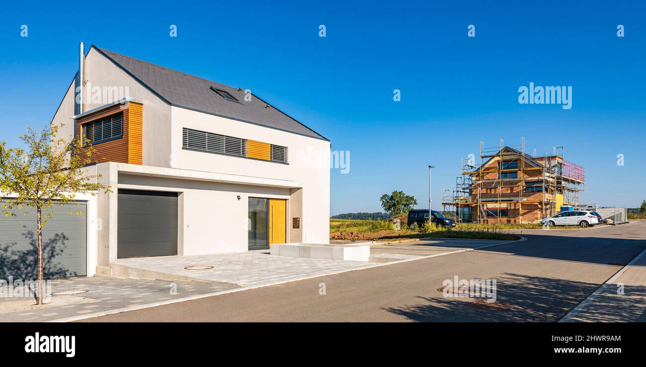 Germany, BadenWurttemberg, Holzgerlingen, Facade of modern suburban