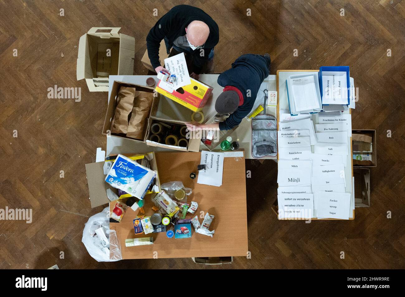 07 March 2022, Saxony, Dresden Volunteers put labels on empty boxes in
