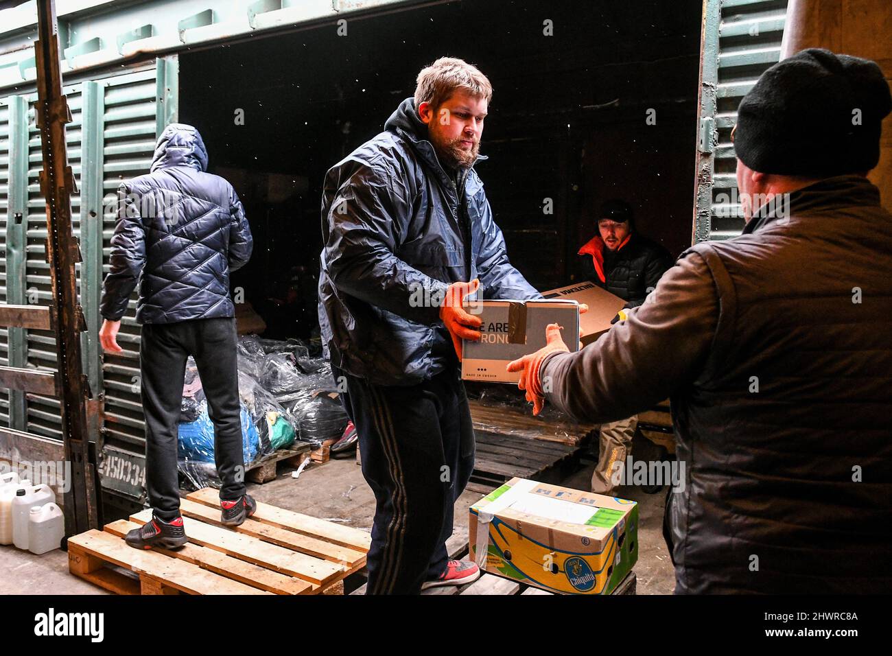 ZAPORIZHZHIA, UKRAINE - MARCH 5, 2022 - Men unload humanitarian aid sent by Lviv residents, Zaporizhzhia, southeastern Ukraine. Ukraine has been battl Stock Photo
