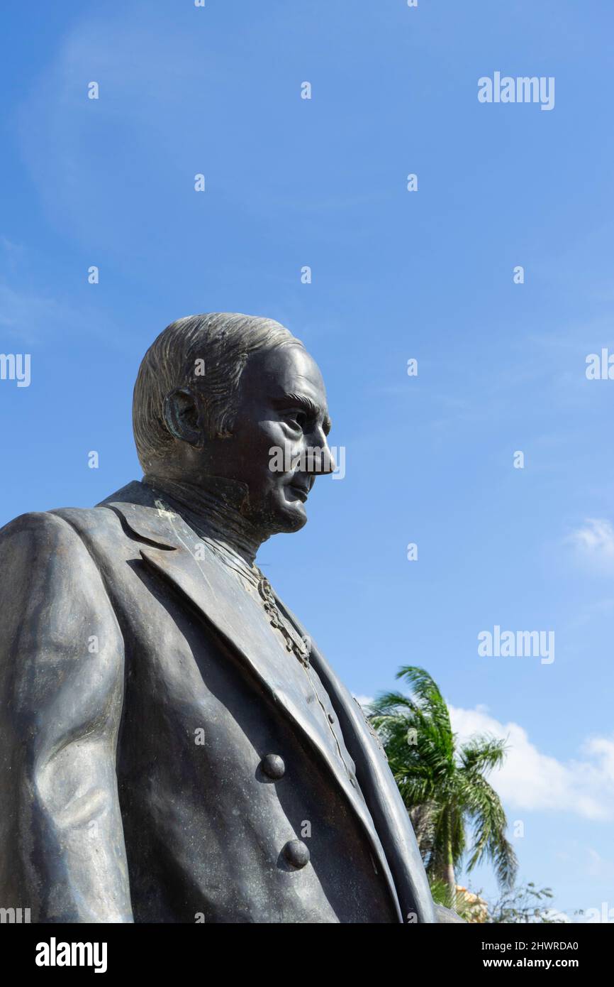 Close-up Andres Quintana Roo statue, president declaration of ...