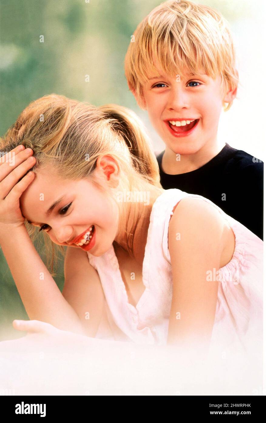 MACAULAY CULKIN and ANNA CHLUMSKY in MY GIRL (1991), directed by HOWARD ZIEFF. Credit: COLUMBIA PICTURES / Album Stock Photo