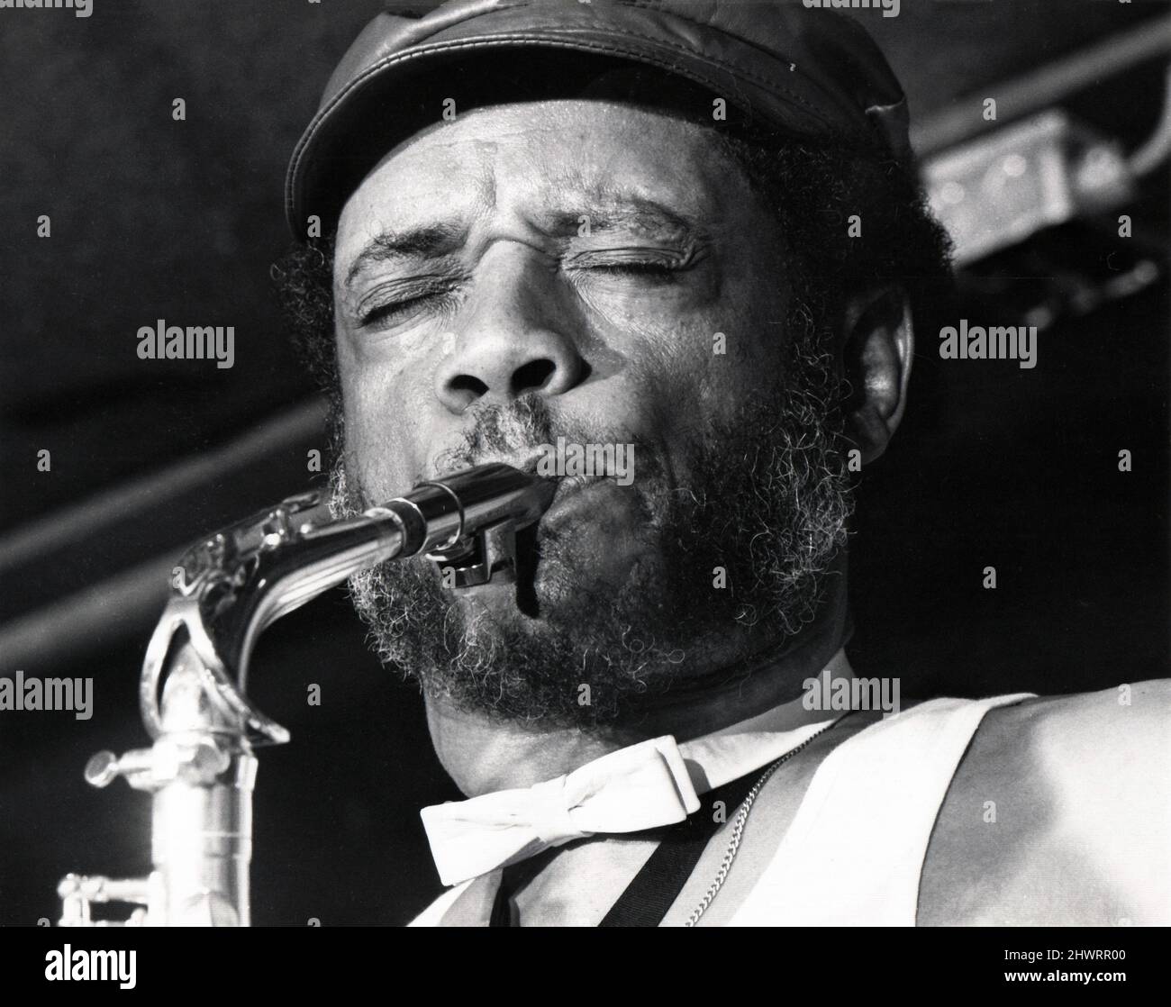 A 1986 photo of jazz saxophonist Julius Hemphill playing his alto saxophone at a showcase for industry people. In a Manhattan studio. Stock Photo