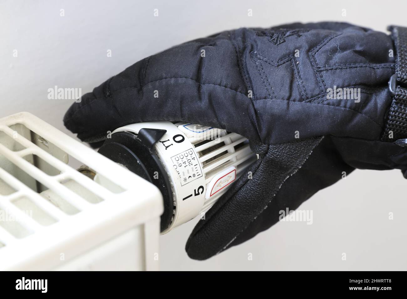 Brennstoffmangel Hi res Stock Photography And Images Alamy