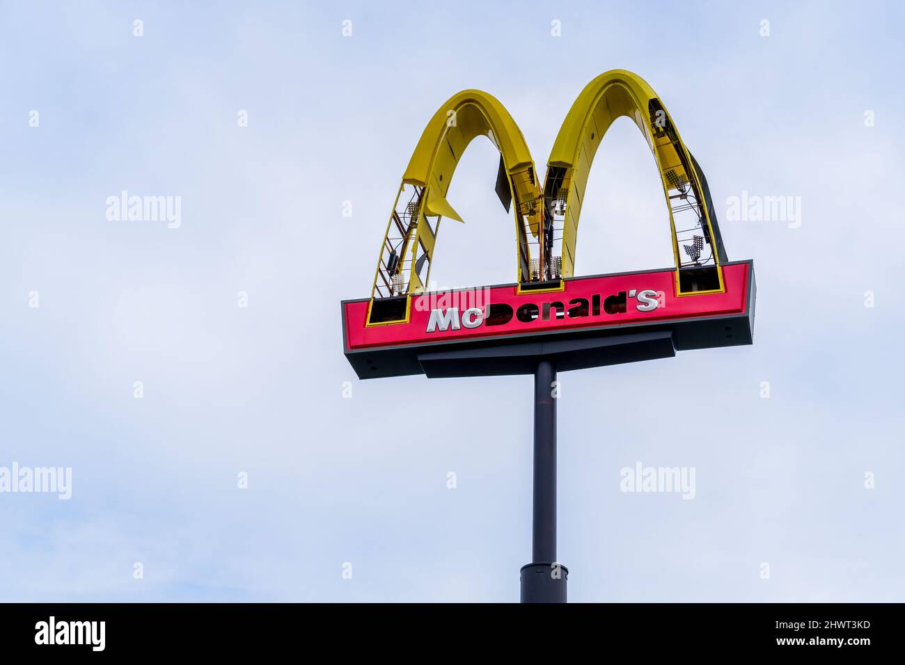 JEFFERSON, LA, USA - MARCH 3, 2022: Wind-ravaged McDonald's sign in New Orleans suburb Stock Photo