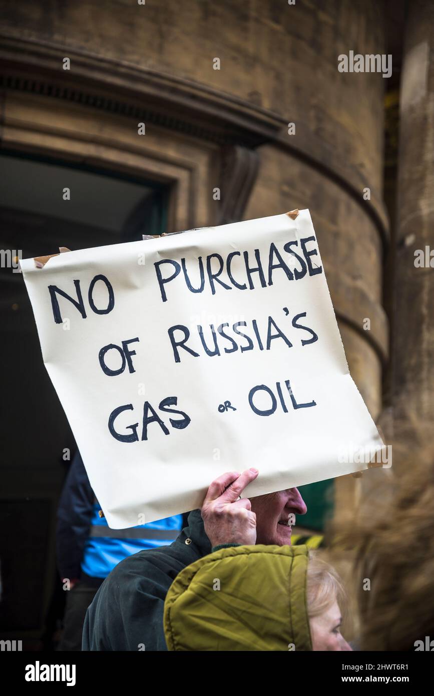 'No purchase of Russia's gas and oil' placard, Stop the War demonstration organised by Stop the War Coalition, London, UK, 6th March 2022 Stock Photo