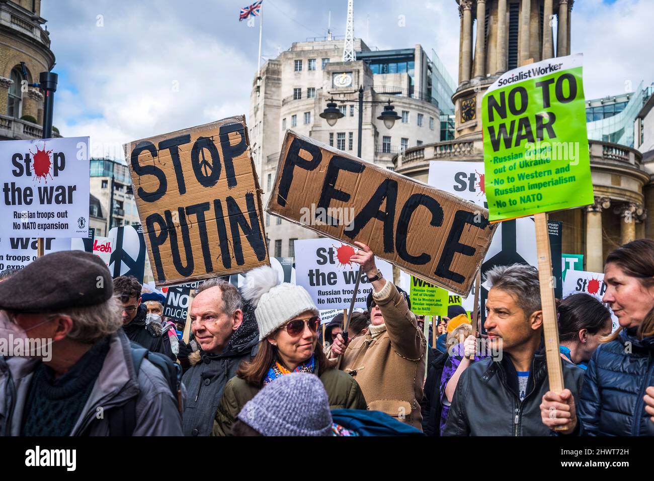 'Peace and Stop Putin' placards, Stop the War demonstration organised by Stop the War Coalition, London, UK, 6th March 2022 Stock Photo