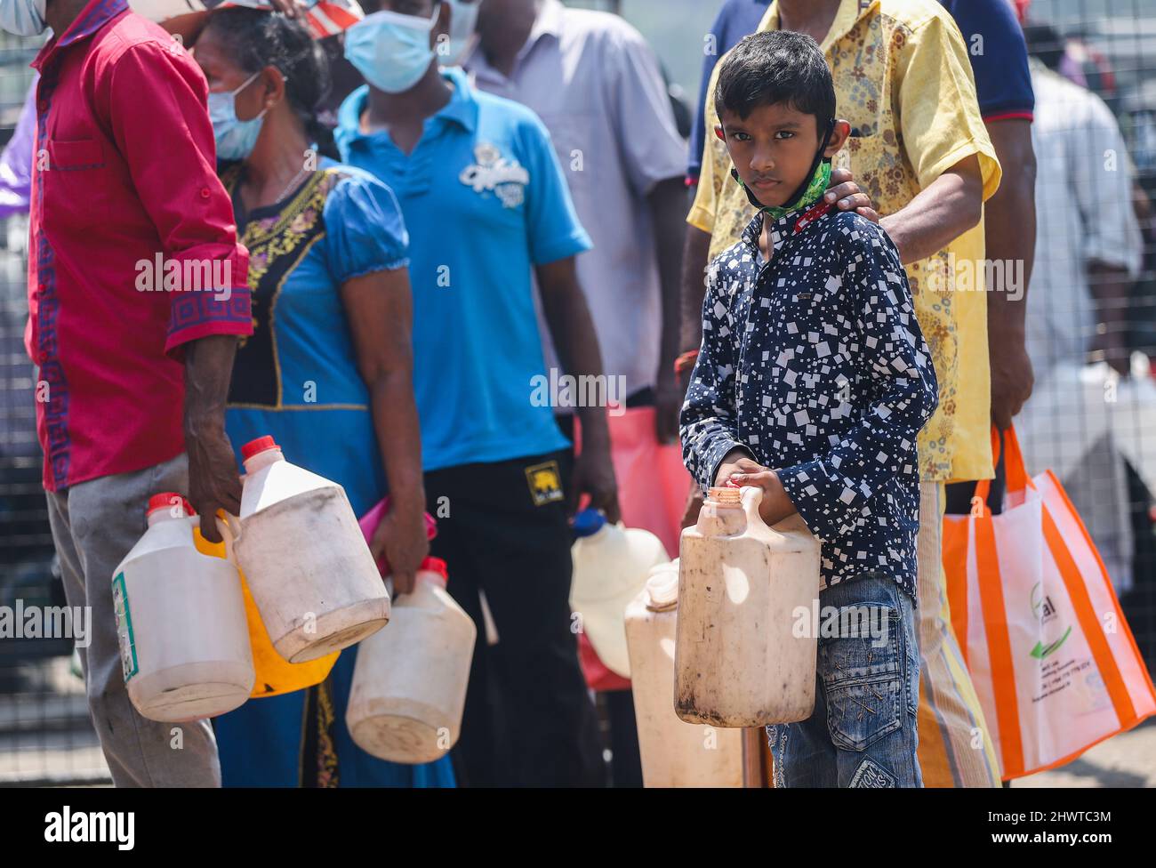 Sri lanka gas shortage hires stock photography and images Alamy
