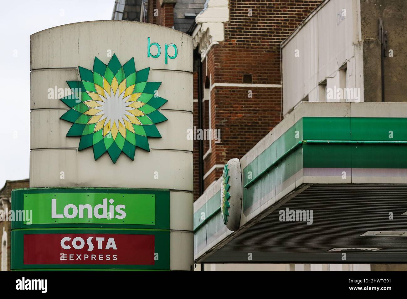 London, UK 7 Mar 2022. A BP logo at its petrol station. Fuel prices hit new UK records as RussiaÕs invasion of Ukraine continues. Credit Dinendra Haria /Alamy Live News Stock Photo