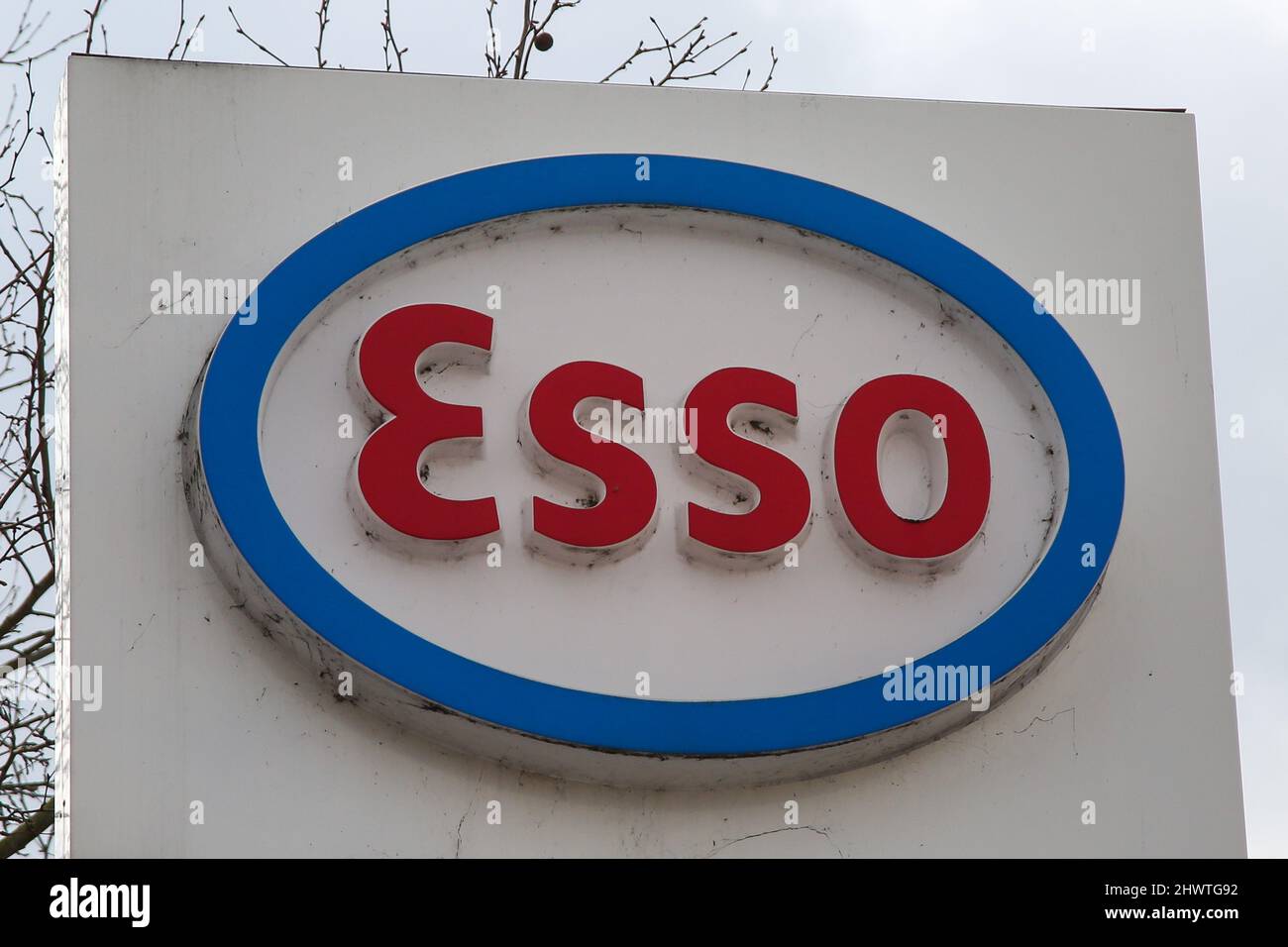 London, UK 7 Mar 2022. A Esso logo at its petrol station. Fuel prices hit new UK records as RussiaÕs invasion of Ukraine continues. Credit Dinendra Haria /Alamy Live News Stock Photo