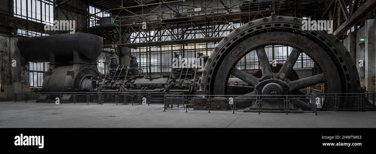 Detail of a historic stationary steam engine Stock Photo Alamy