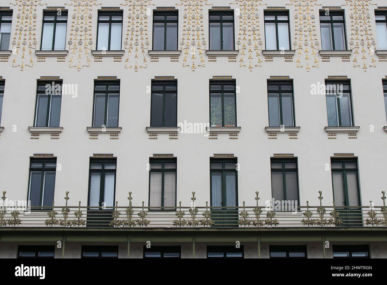 art nouveau flat building (musenhaus) in vienna (austria Stock Photo ...