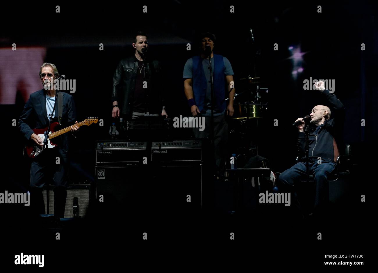 Berlin, Germany. 07th Mar, 2022. Musicians Mike Rutherford (l) and Phil ...