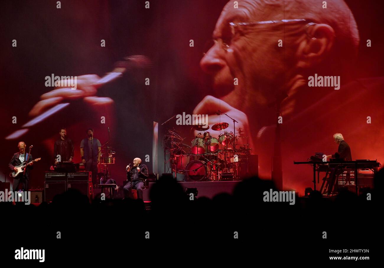 Berlin, Germany. 07th Mar, 2022. Musicians Mike Rutherford (l-r), Phil ...