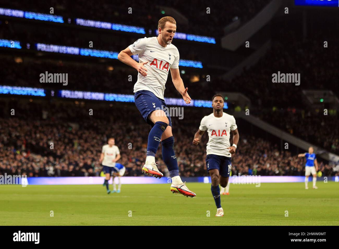 London, UK. 07th Mar, 2022. Harry Kane of Tottenham Hotspur celebrates scoring his teams third goal. Premier League match, Tottenham Hotspur v Everton at the Tottenham Hotspur Stadium in London on Monday 7th March 2022. this image may only be used for Editorial purposes. Editorial use only, license required for commercial use. No use in betting, games or a single club/league/player publications. pic by Steffan Bowen/Andrew Orchard sports photography/Alamy Live news Credit: Andrew Orchard sports photography/Alamy Live News Stock Photo