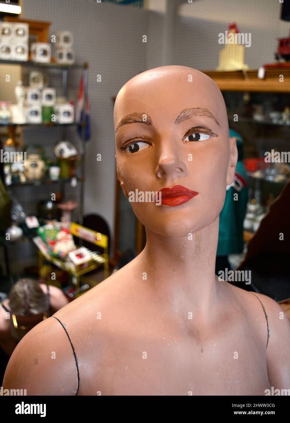 Antique mannequin hi-res stock photography and images - Alamy
