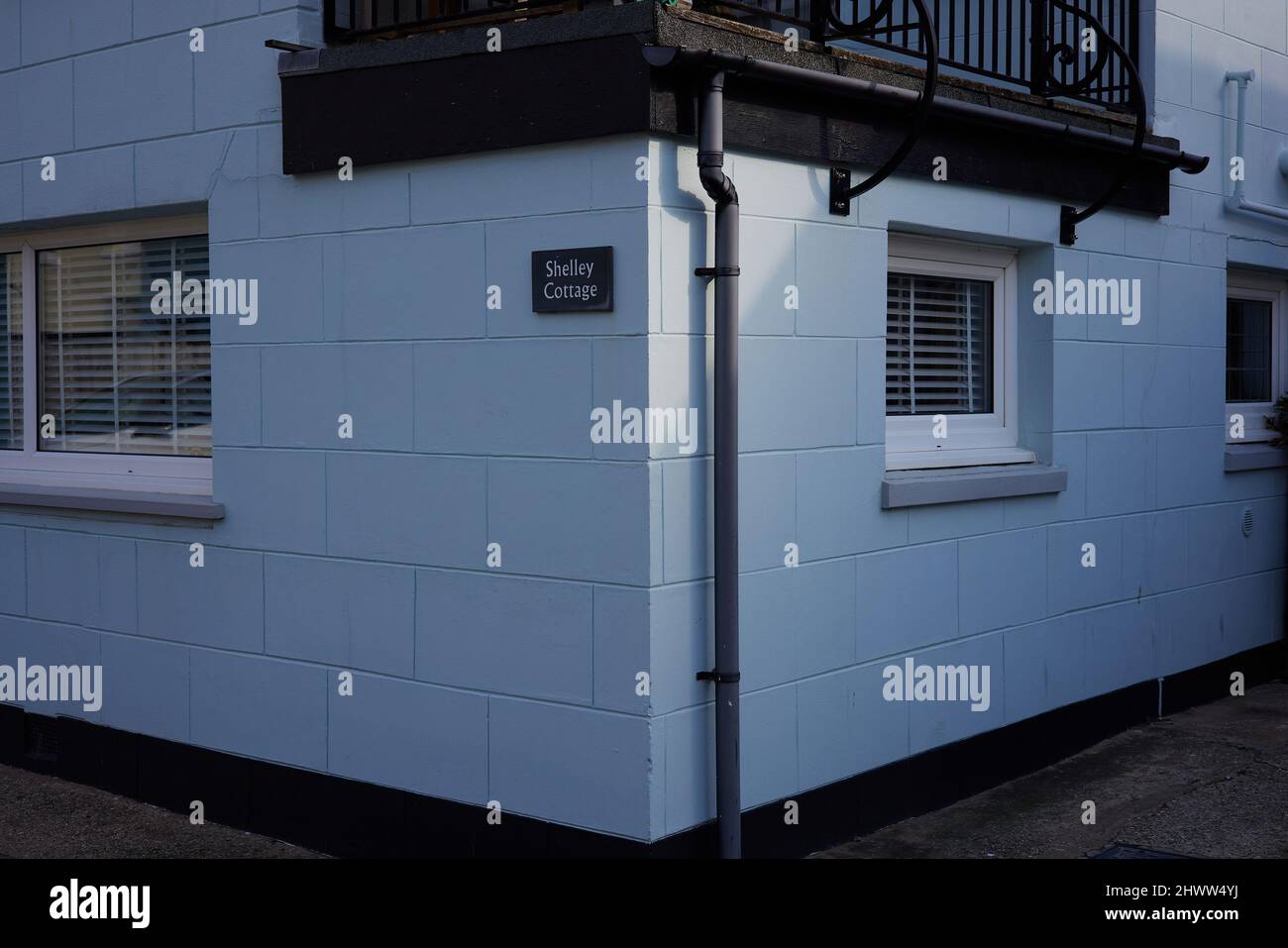 Exterior corner of a white painted house in the uk Stock Photo Alamy