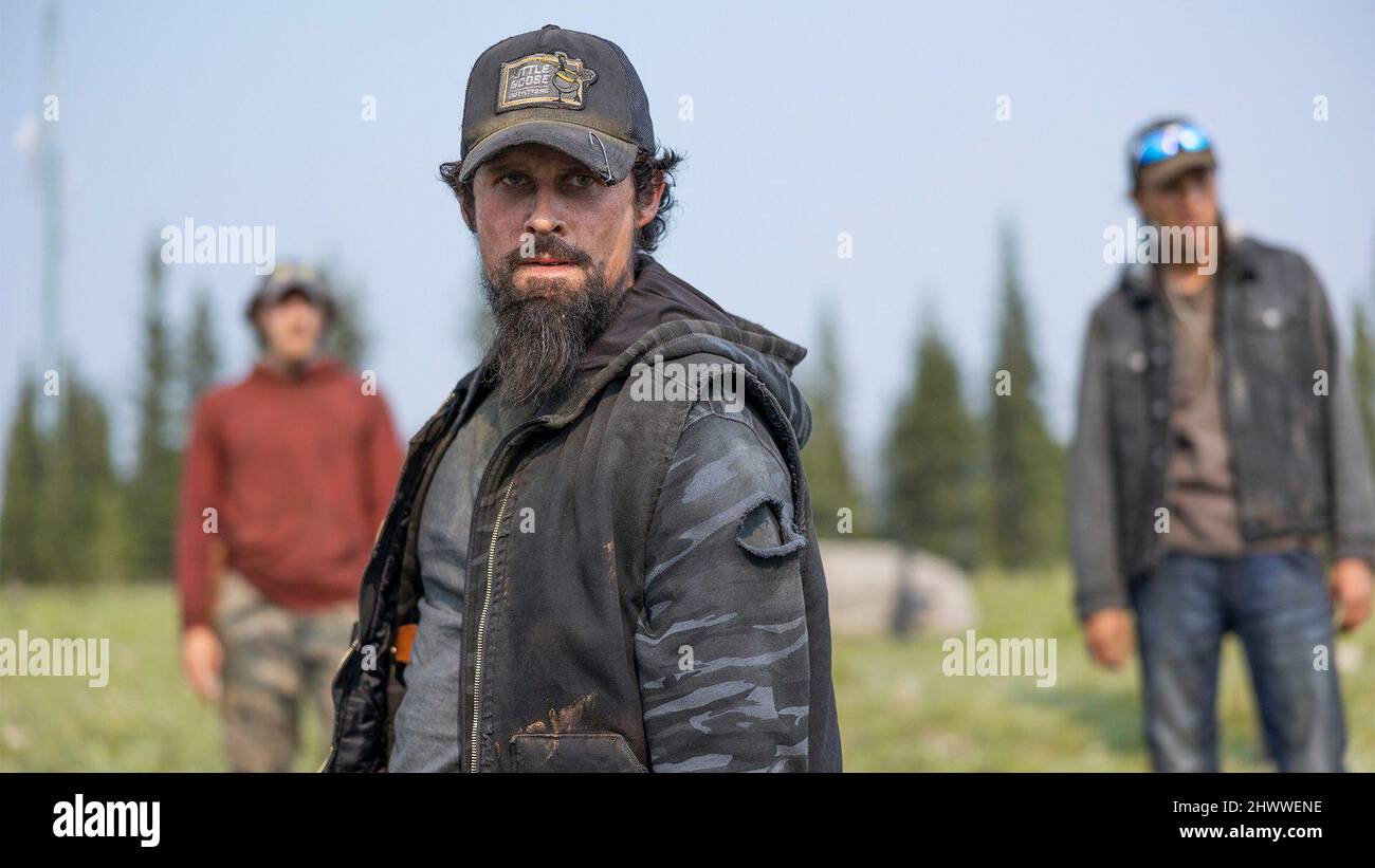 JOE PICKETT, Benjamin Hollingsworth (center), (Season 1, aired Dec. 627, 2021), © Spectrum