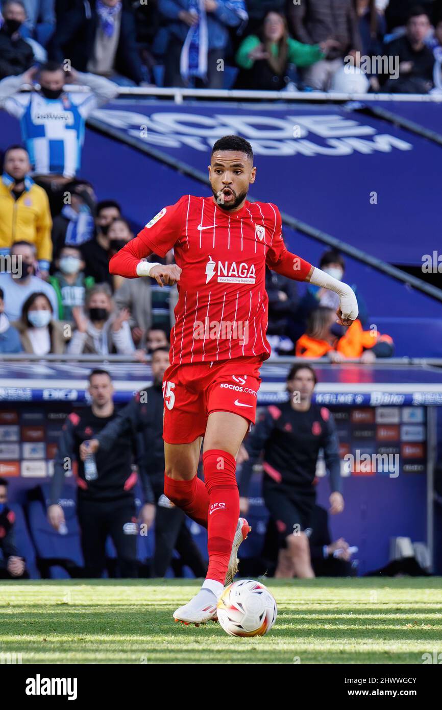 BARCELONA - FEB 20: Youssef En-Nesyri in action at the La Liga match between RCD Espanyol and Sevilla FC at the RCDE Stadium on February 20, 2022 in B Stock Photo