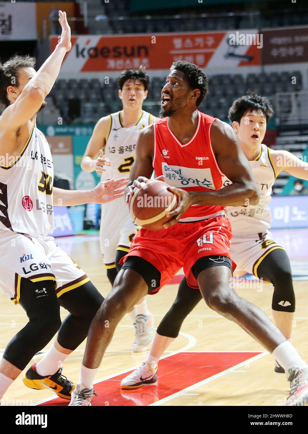 08th Mar, 2022. Basketball: Goyang Orion Orions vs. Changwon LG Sakers  James Mays of the Goyang Orion Orions (front) goes up for a shot during a  Korean Basketball League game against the