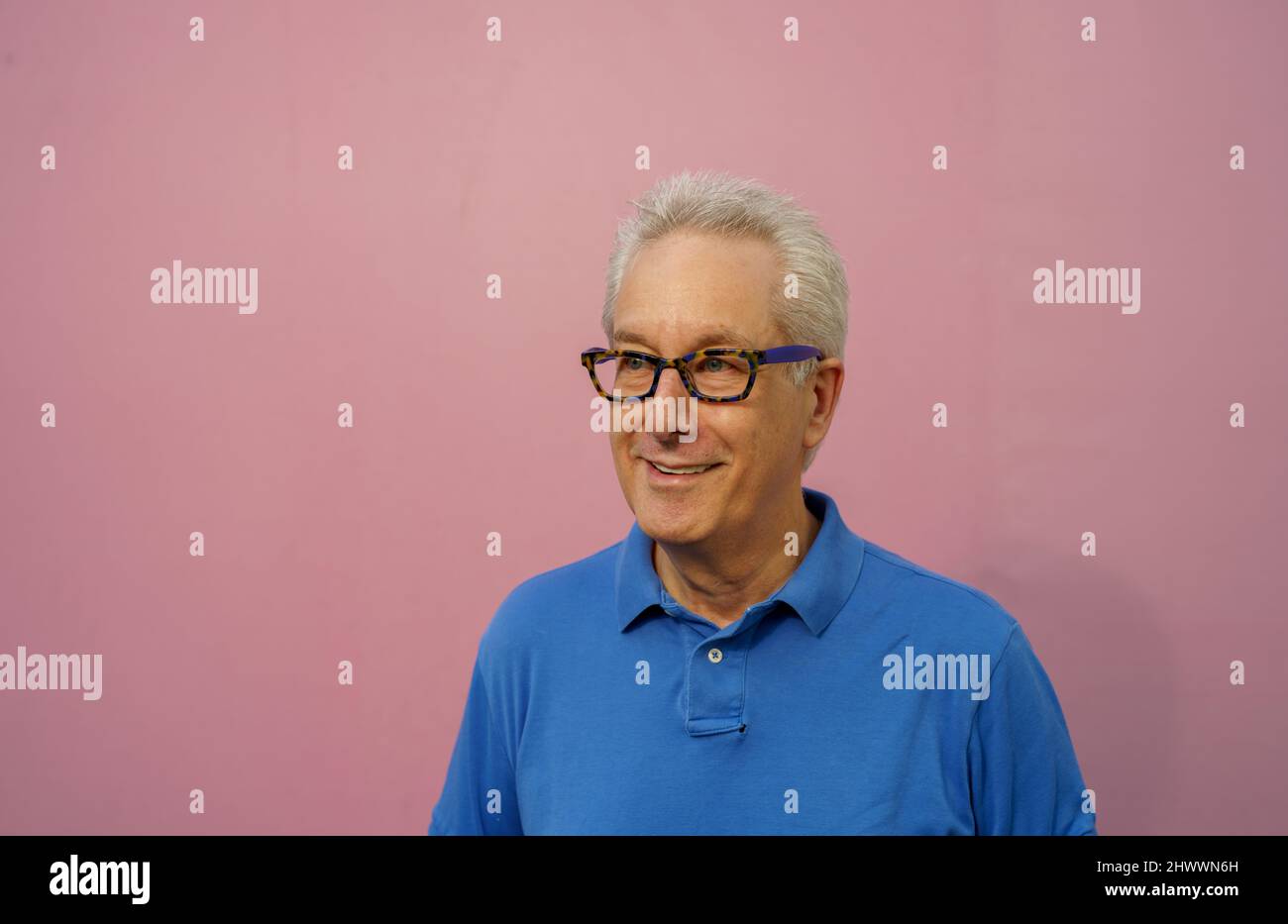 Man in a blue shirt hi-res stock photography and images - Alamy